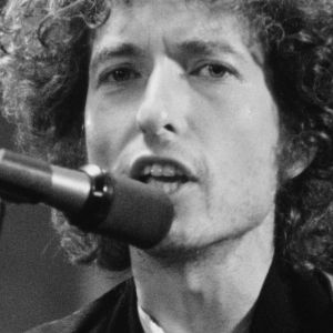 Bob Dylan performing in 1975