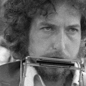 Bob Dylan performing in 1975