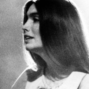 Emmylou Harris performing early in her career