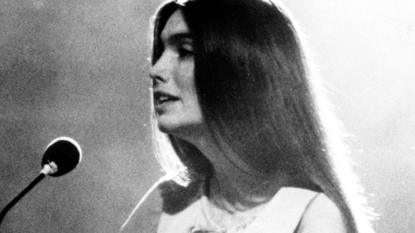 Emmylou Harris performing early in her career
