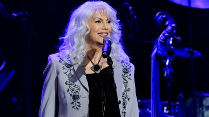 3 Emmylou Harris Songs That Prove She Is a Stunning Lyricist