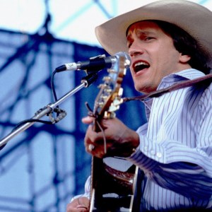 3 Country Songs From the 80s That Didn’t Hit No. 1, but Everyone Still Knows