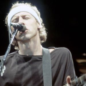 Mark Knopfler performing