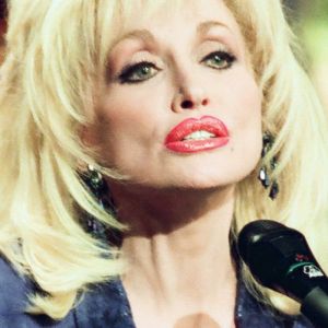Dolly Parton in 1999