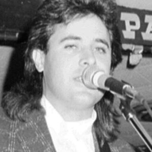 Vince Gill performing in 1988