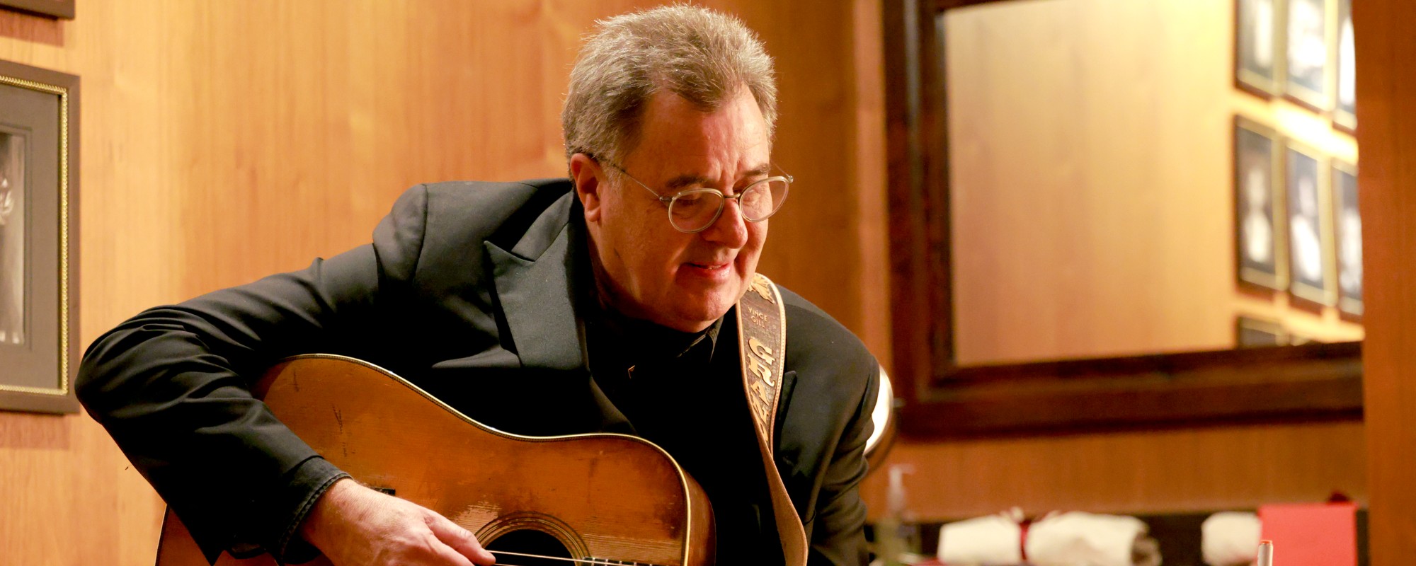 4 فنانين ريفيين بدأوا في فرق الروك