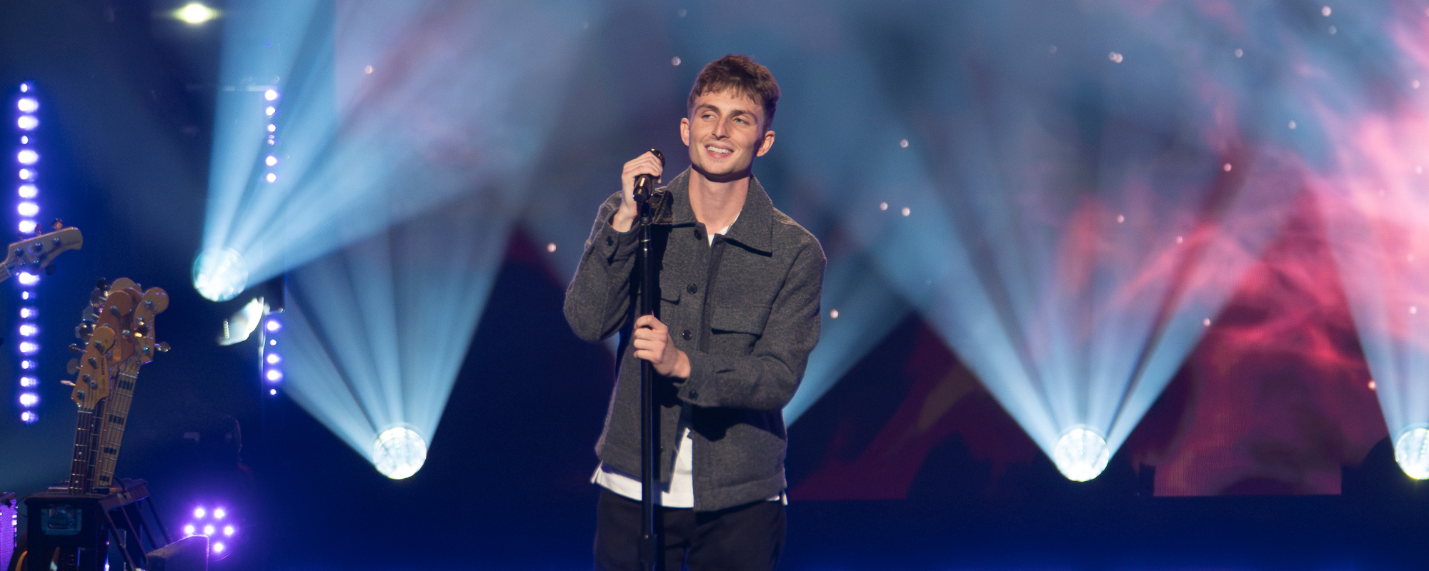 “يمكنه الفوز”: يشيد لوك برايان بغلاف سام سميث الذي لا يُنسى لمتسابق “أمريكان أيدول”، والذي جاء وسط معركة صحية “منهكة”