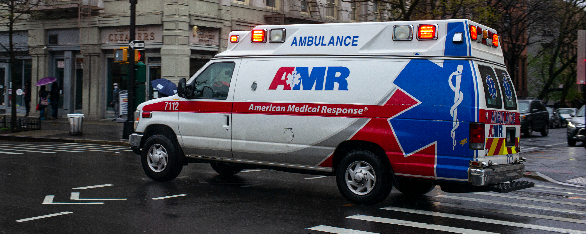 Country Singer “Barely Alive” in Hospital After Breaking Neck, Losing Dog in Severe Accident