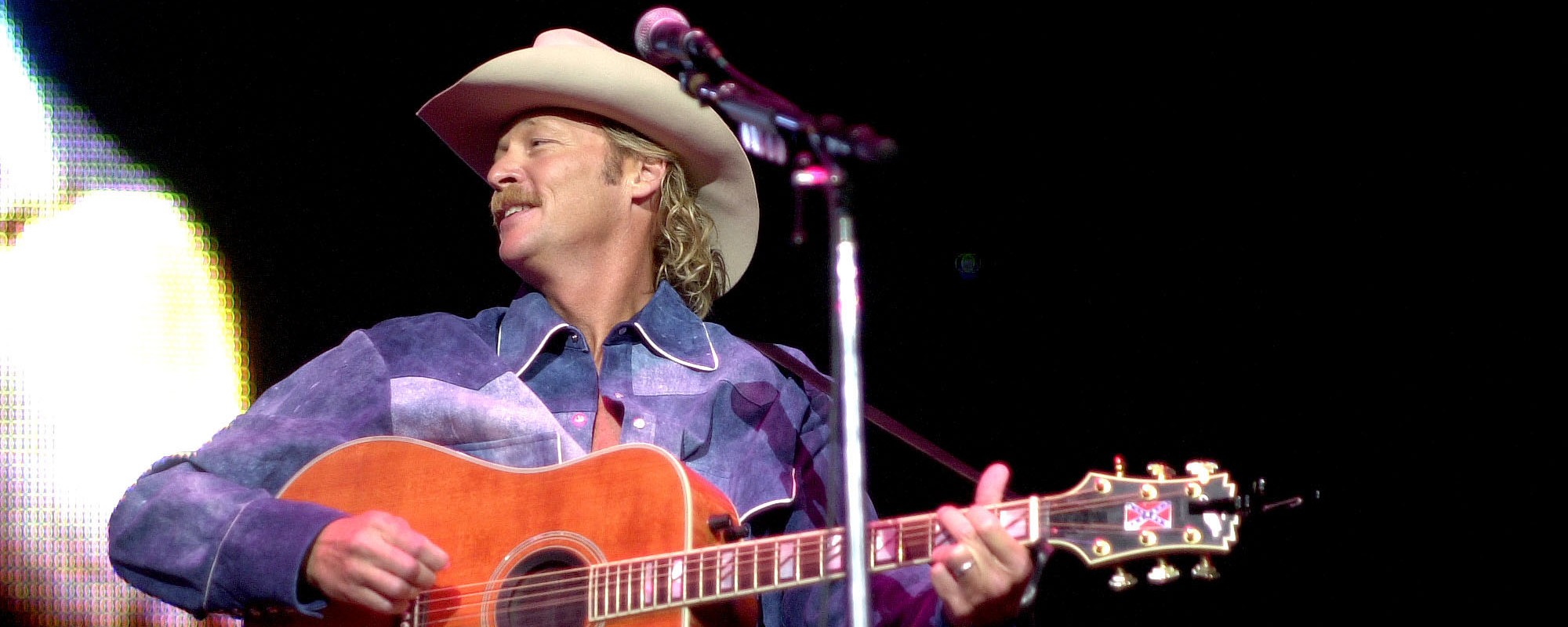 3 أغاني ريفية تبعث على الحنين من عام 2001 يمكنني الاستماع إليها مرارًا وتكرارًا 3 أغاني ريفية تبعث على الحنين من عام 2001 يمكنني الاستماع إليها مرارًا وتكرارًا