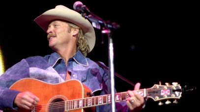 3 Nostalgic Country Songs From 2001 I Could Listen to Over and Over Again