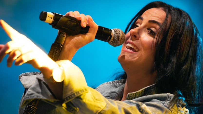 Country Music Star Hospitalized With Life-Threatening Medical Emergency, Forced To Postpone Her Return To Stage