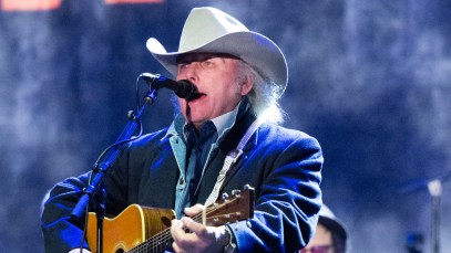 Dwight Yoakam Stops Mid-Song After Surprise Call From Billy Bob Thornton