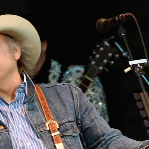 Dwight Yoakam Details Mid-Air Scare That Delayed Texas Show