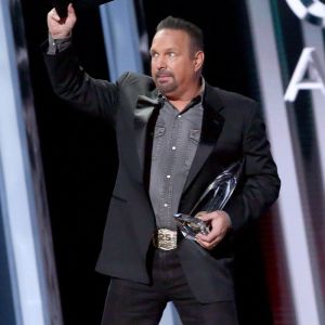 Born on This Day in 1962, the ‘90s Country Star Who Outsold Everyone but Elvis and the Beatles