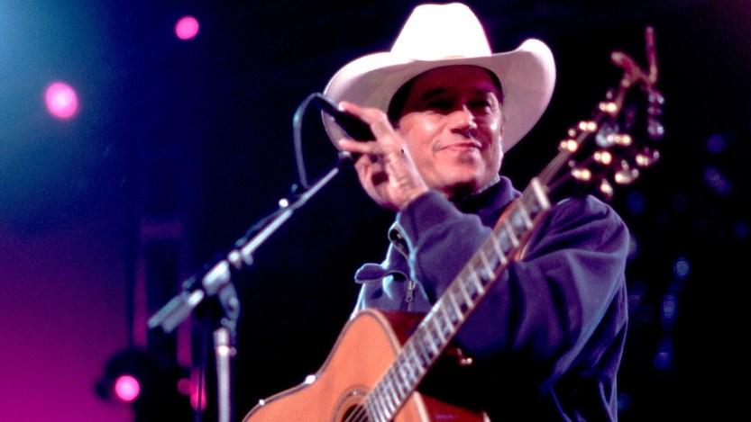 These 3 Country Love Songs From 1999 Make Me Believe in True Love