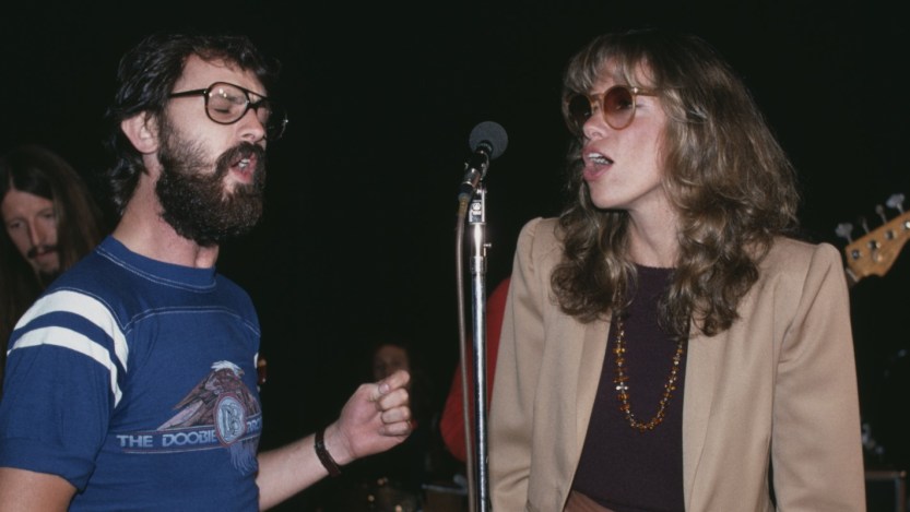 American rock drummer and singer Keith Knudsen (1948-2005), of The Doobie Brothers, with American singer-songwriter Carly Simon in the studio during rehearsals for the Musicians United for Safe Energy (MUSE) series of five concerts at Madison Square Garden in New York City, New York, September 1979. (Photo by Lynn Goldsmith/Corbis/VCG via Getty Images)