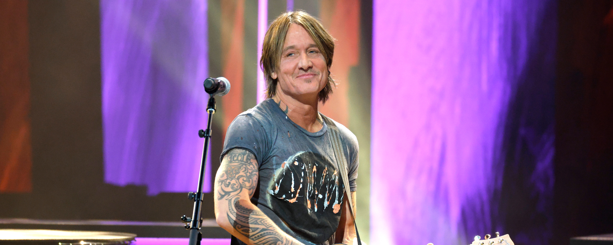 Keith Urban Gets a Touching Letter From Crystal Gayle While on the Opry Stage (Nashville Local)