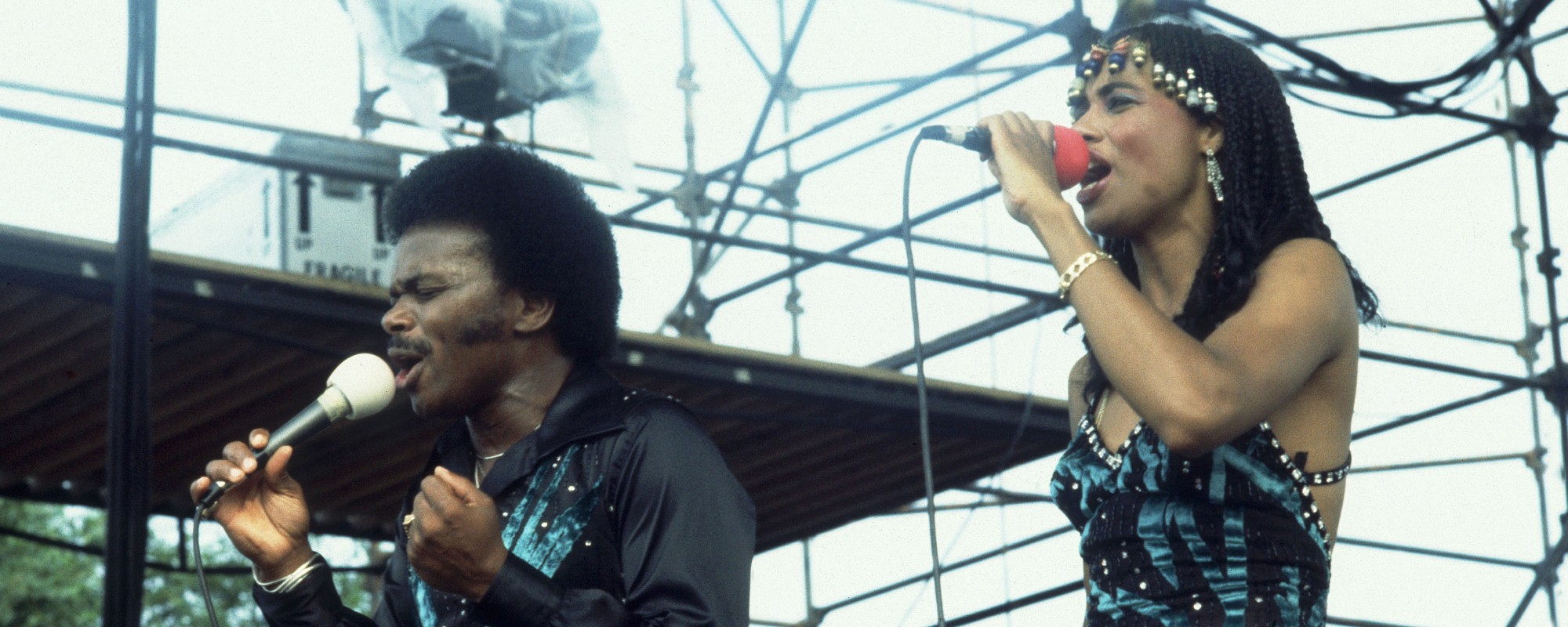 بالنظر إلى تاريخ الفعل، فإن أكبر نجاح لـ Peaches & Herb كان مثيرًا للسخرية بعض الشيء. بالنظر إلى تاريخ الفعل، فإن أكبر نجاح لـ Peaches & Herb كان مثيرًا للسخرية بعض الشيء.