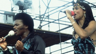 Musicians Herb Fame and Francine 'Peaches' Hurd Barker, better known as the duo Peaches and Herb, perform at Chicagofest, Chicago, Illinois, August 10, 1980. (Photo by Paul Natkin/Getty Images)