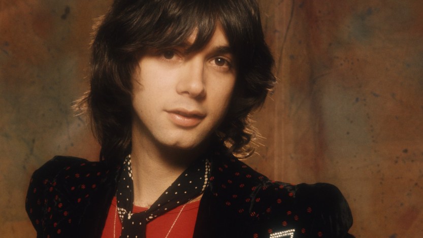 Singer and bassist Alan Merrill of Anglo-American pop group Arrows, 1975. The band had their own TV series on Granada ITV from 1976 to 1977. (Photo by Michael Putland/Getty Images)