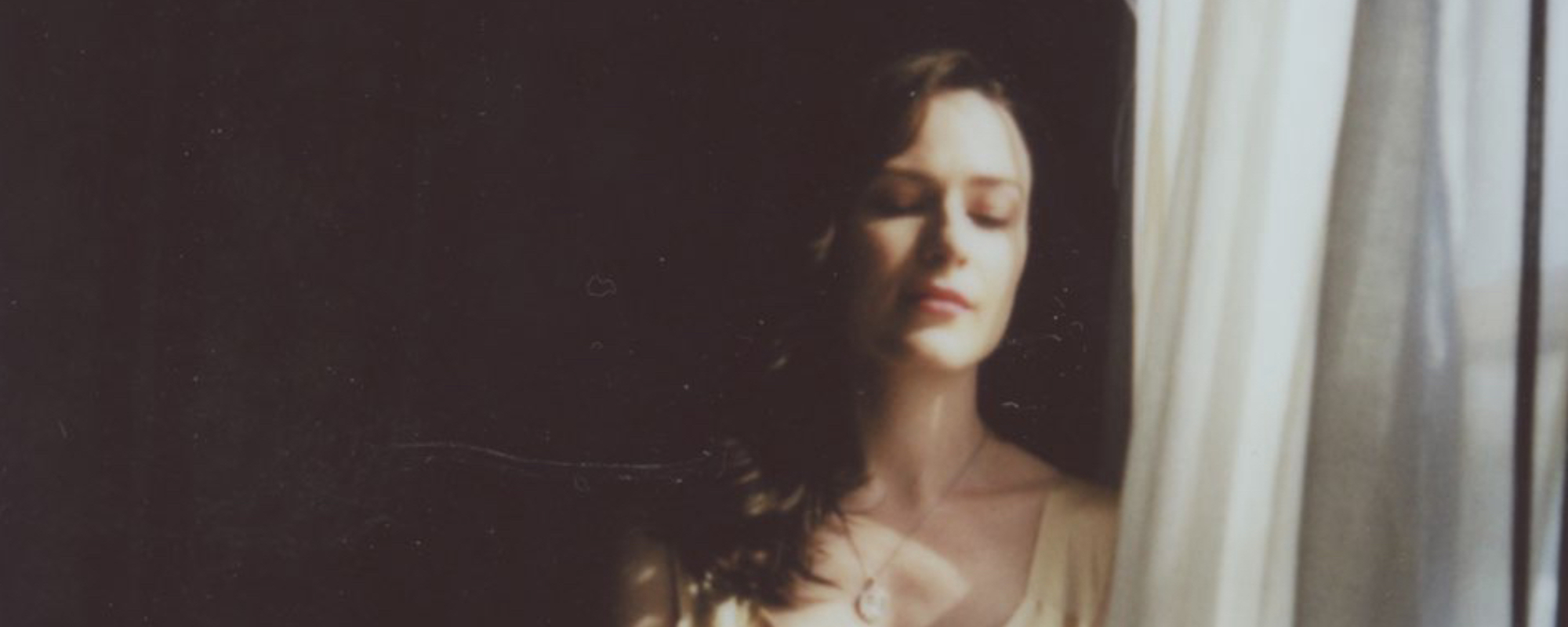 Evan Rachel Wood Reveals How “Fairy Godmother” Linda Perry Encouraged Her Musical Dreams on American Songwriter’s ‘Off the Record’ Podcast