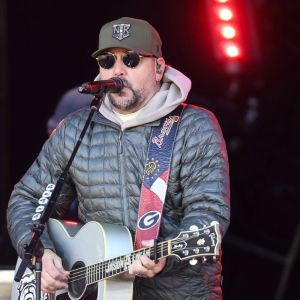 Jason Aldean Just Joined an Elite Club With His Latest Country Airplay No. 1