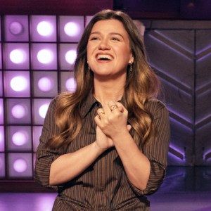 Kelly Clarkson Details How She Plans to Dominate 'The Voice' Season 29