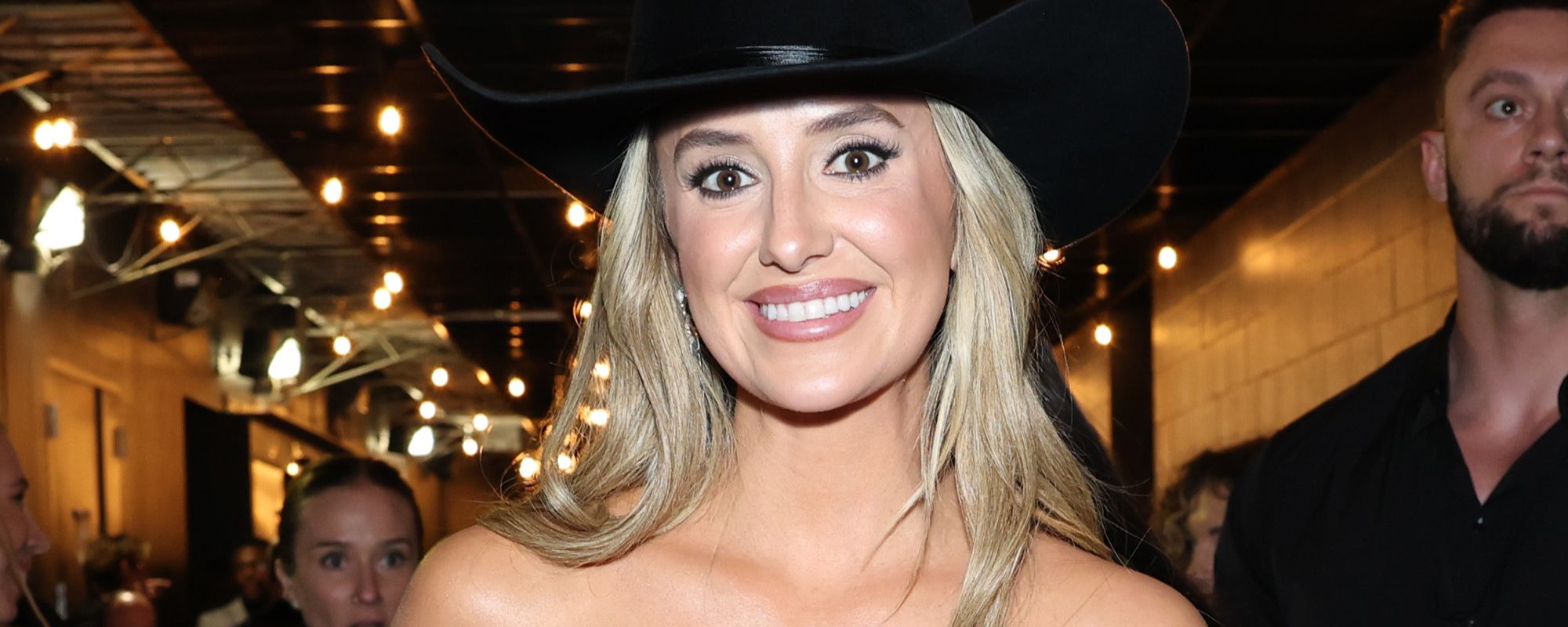 Lainey Wilson Crowned a Young Cancer Patient as Her “Cowgirl of the Night,” and There Wasn’t a Dry Eye in the House