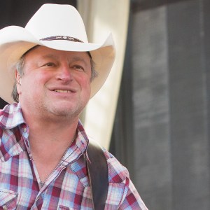 Mark Chesnutt Forced to End Concert After Just Three Songs