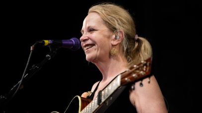 Born on This Day in 1958, This Country-Folk Artist With Four Back-To-Back Grammys for Best Female Country Vocal Performance