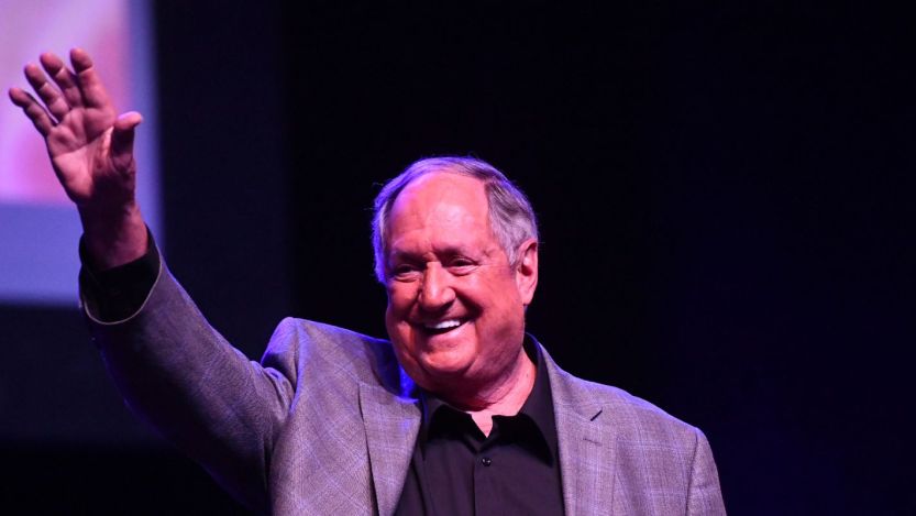 Singer-Songwriter Neil Sedaka Dead at 86
