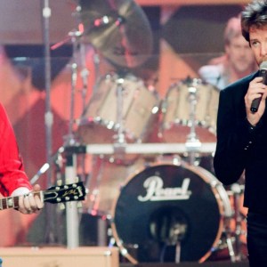 It’s Impossible Not To Smile Listening to These 3 Country Songs From 1992