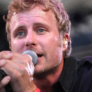 4 Country Songs From 2007 That Are Perfect for a Sunday Drive