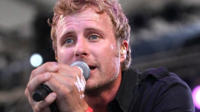 4 Country Songs From 2007 That Are Perfect for a Sunday Drive