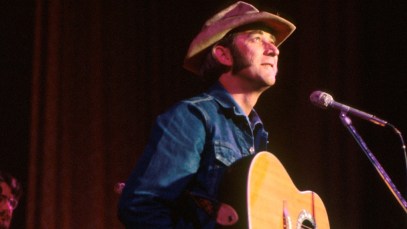 I Still Obsessively Listen to These 4 Nostalgic Country Songs From 1977
