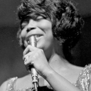 Doris Troy performing