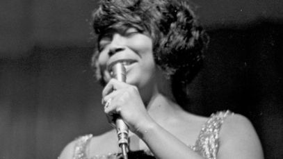 Doris Troy performing