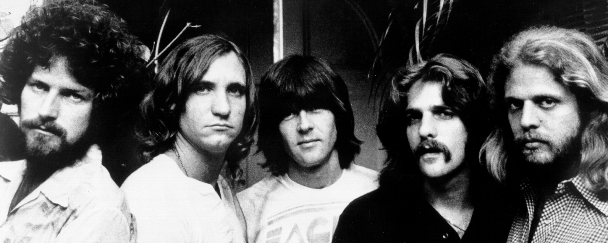 I Still Obsessively Listen to These 4 Nostalgic Classic Rock Songs From 1977