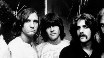 I Still Obsessively Listen to These 4 Nostalgic Classic Rock Songs From 1977