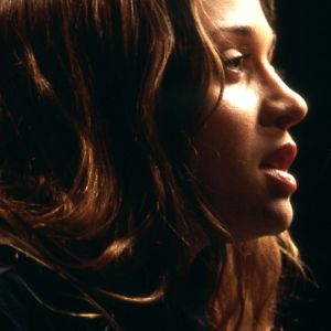 1990s one-hit wonder Fiona Apple performing in 1998