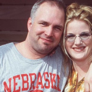 4 Country Love Songs From the 90s That Are Over the Top Romantic