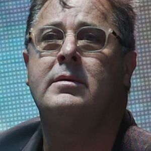 Vince Gil performing