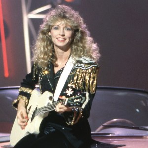 The Lyrics in These 4 Country Songs From 1989 Are Among the Best Ever Written