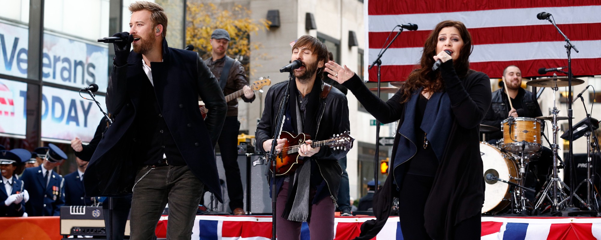 These 3 Feel-Good Country Songs From 2010 Will Always Put Me in a Good Mood