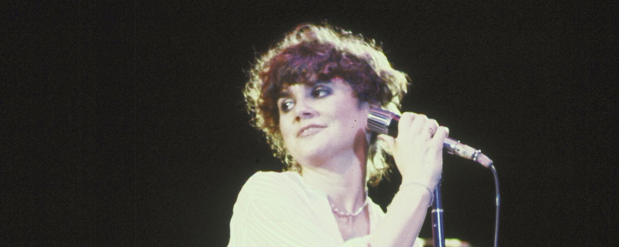On This Day in 1975, Linda Ronstadt Scored Her Only Solo No. 1 With a Breakup Anthem Later Covered by Van Halen