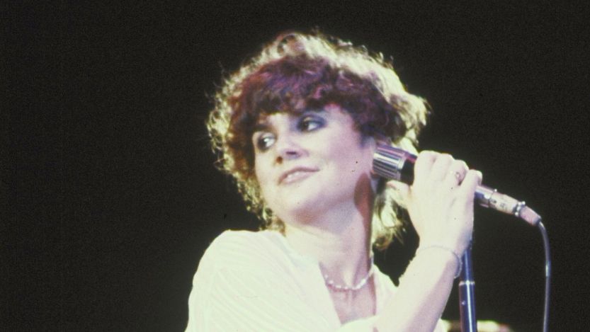 On This Day in 1975, Linda Ronstadt Scored Her Only Solo No. 1 With a Breakup Anthem Later Covered by Van Halen