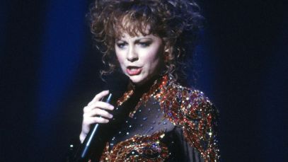 Reba McEntire performing in 1991