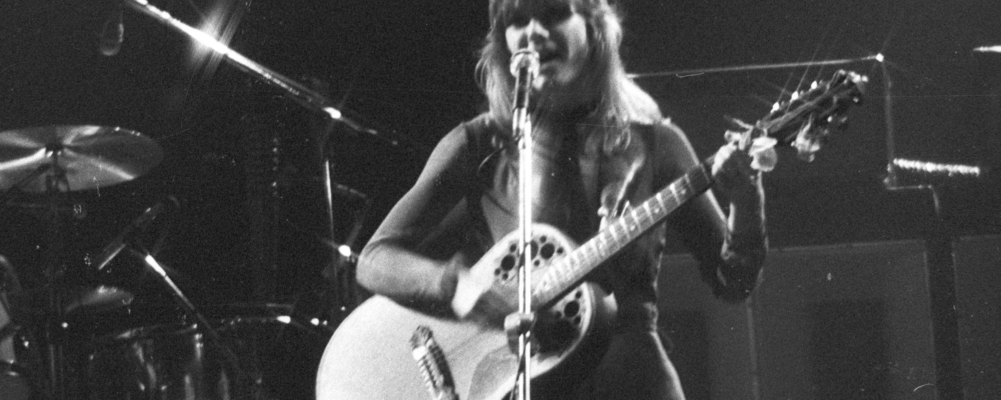 Heart’s Nancy Wilson Recalls Rocky Musical Beginnings on the “Worst Guitar of All Time”