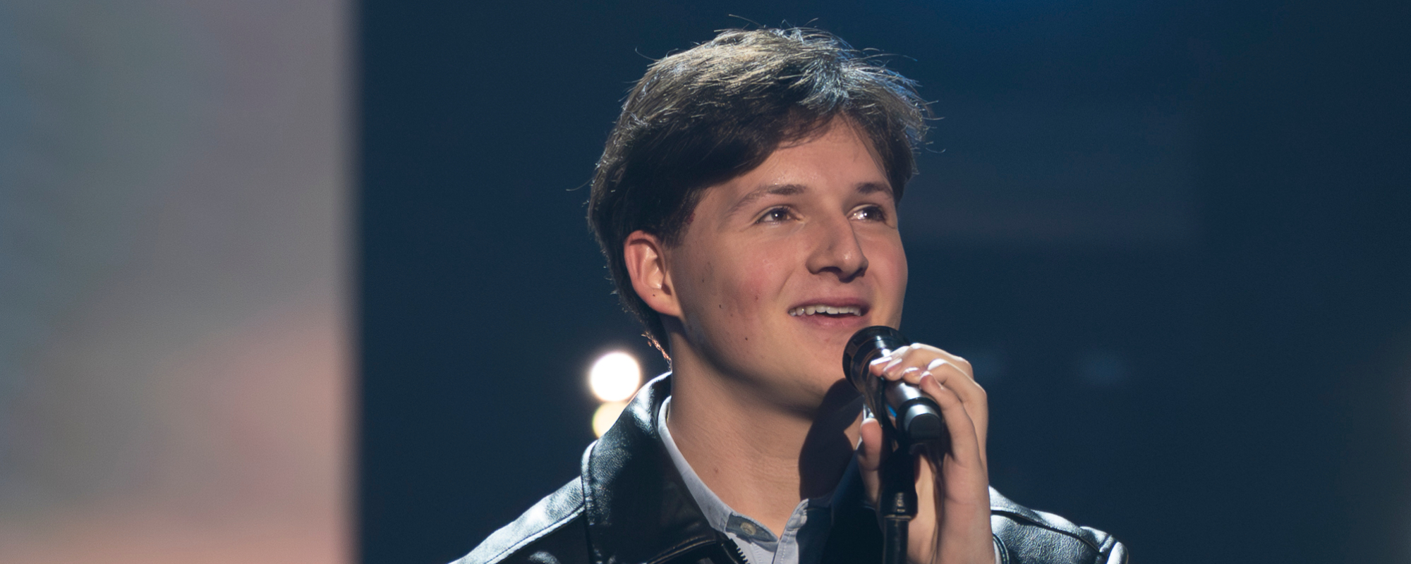 “I’m So Jealous of You”: Luke Bryan Runs Up on Stage, Hugs Jesse Findling After His Incredible Adele Cover During ‘American Idol’s Hollywood Week