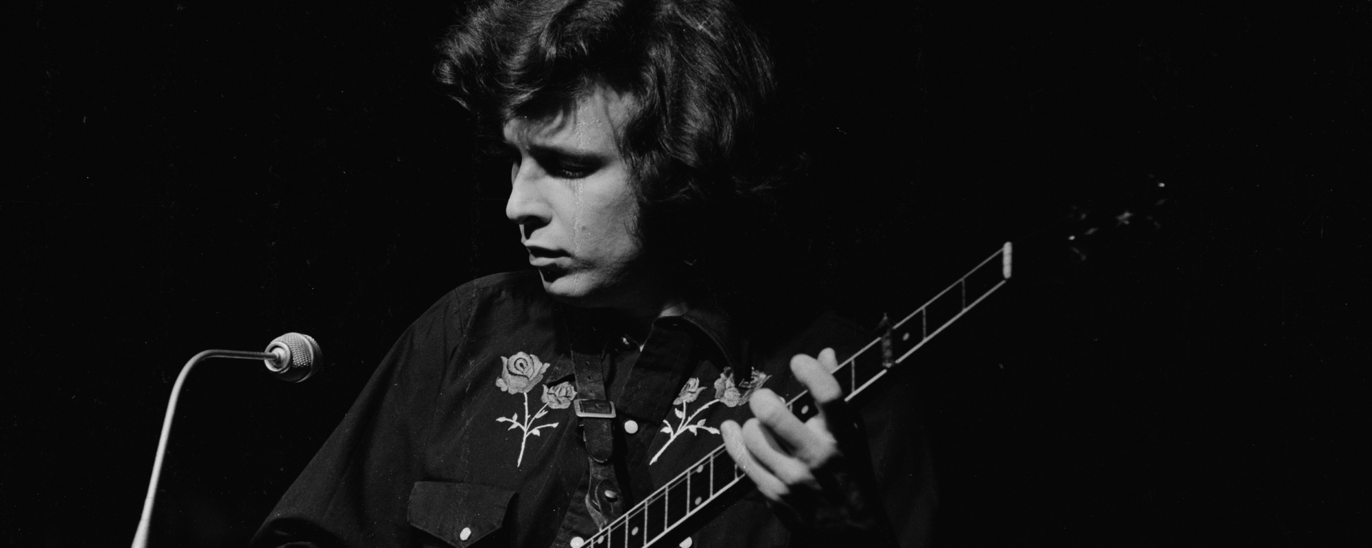 On This Day in 2000, a Pop Icon Took a Chance on This Folk-Rock Classic and Scored Her 50th No. 1